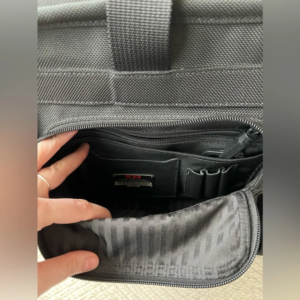 Tumi Medium Trip 2 Wheeler  Briefcase Travel Bag luggage Black